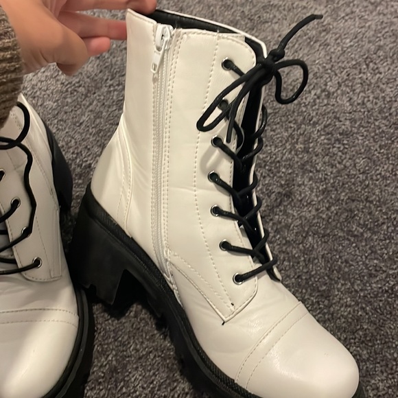White Boots - Picture 3 of 4